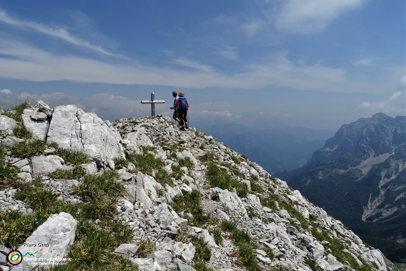 51 Alla panoramica anticima est di Corna Piana.JPG -                                